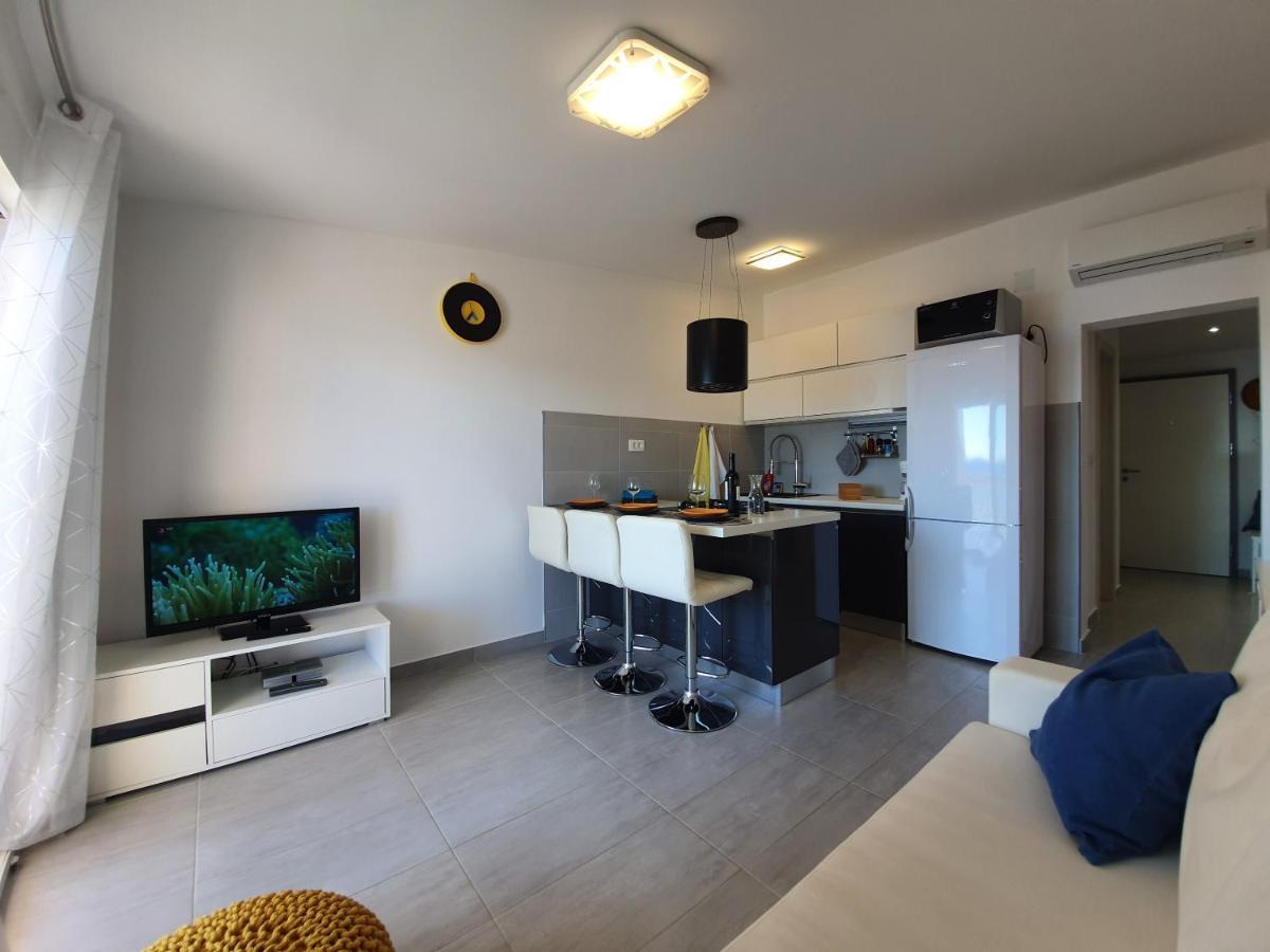 Comfortable Family Apt Iris 20M From Beach In Mandre Dış mekan fotoğraf