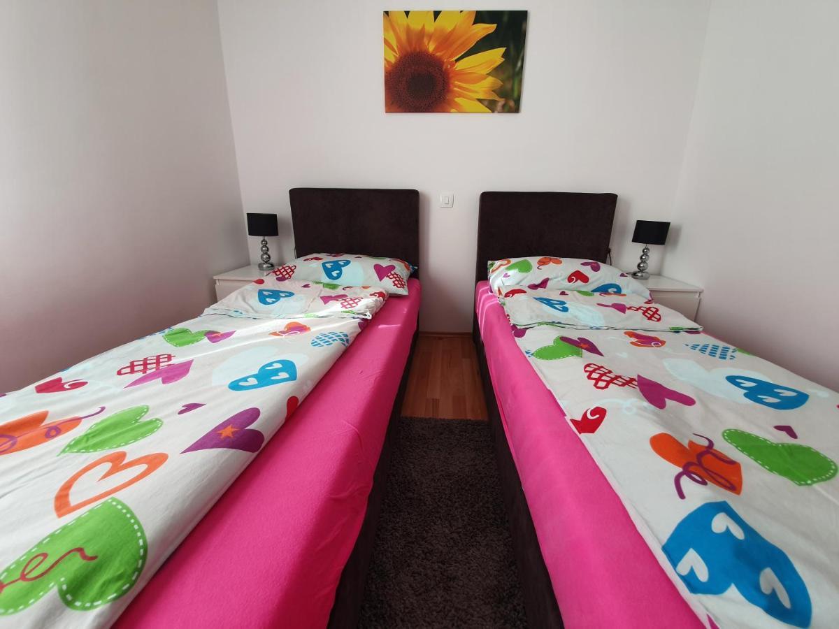 Comfortable Family Apt Iris 20M From Beach In Mandre Dış mekan fotoğraf
