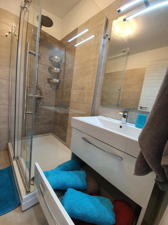 Comfortable Family Apt Iris 20M From Beach In Mandre Dış mekan fotoğraf